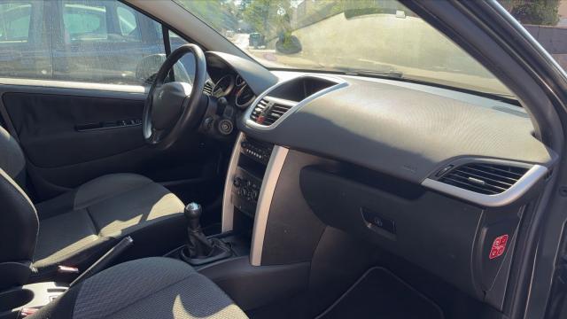 Peugeot 207 image 2