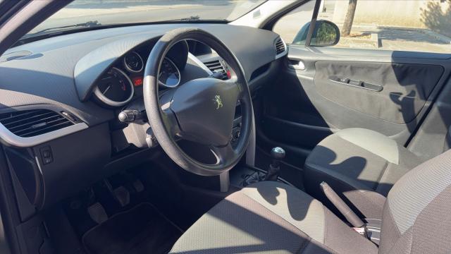 Peugeot 207 image 6