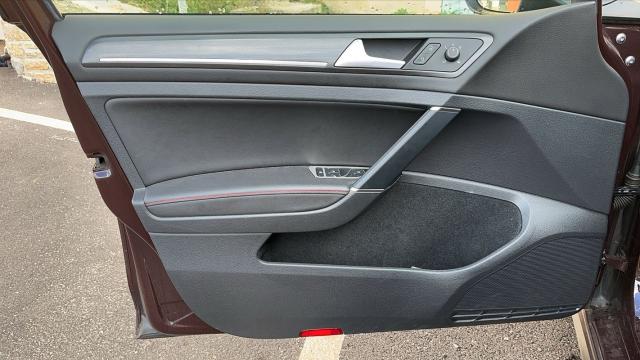 Volkswagen Golf image 6
