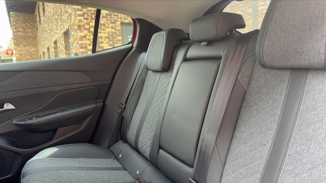 Peugeot 408 image 3