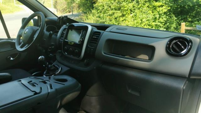 Renault Trafic image 2