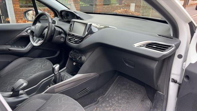 Peugeot 2008 image 3