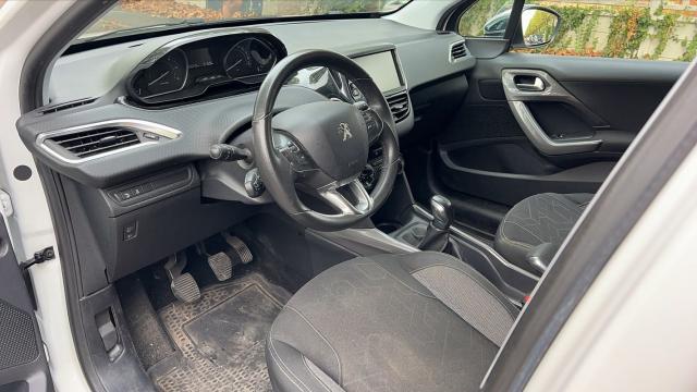 Peugeot 2008 image 8