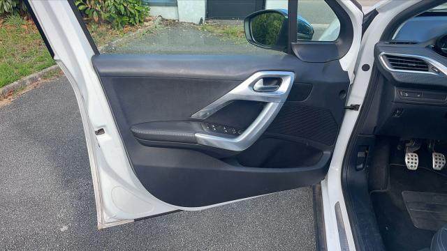 Peugeot 2008 image 3