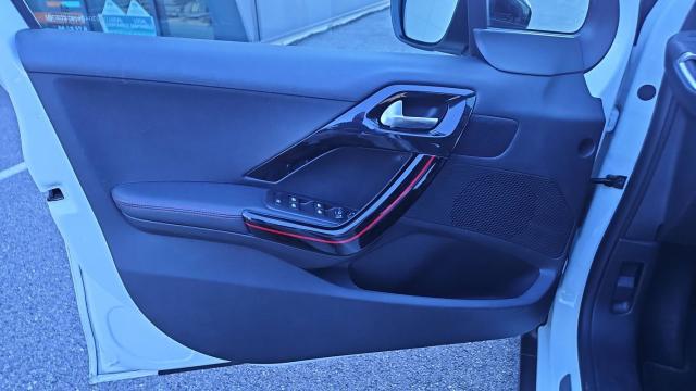 Peugeot 2008 image 3