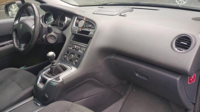 Peugeot 5008 image 2