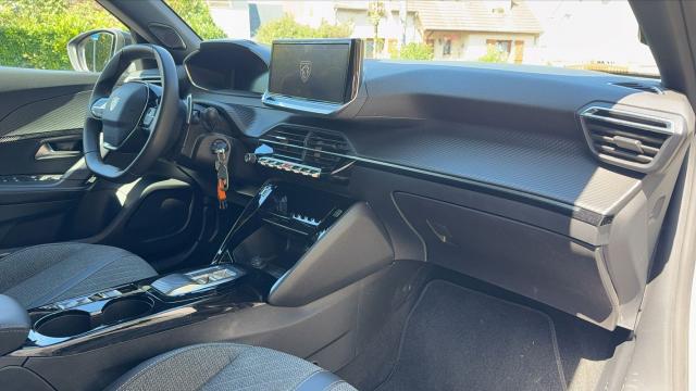 Peugeot 2008 image 2
