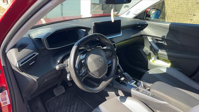 Peugeot 2008 image 2