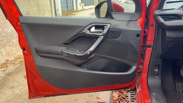 Peugeot 208 image 2