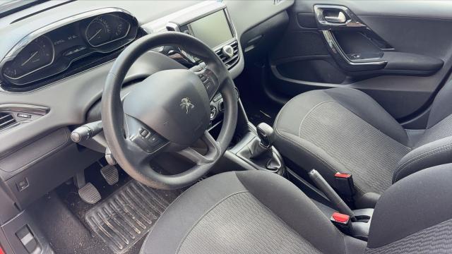 Peugeot 208 image 8
