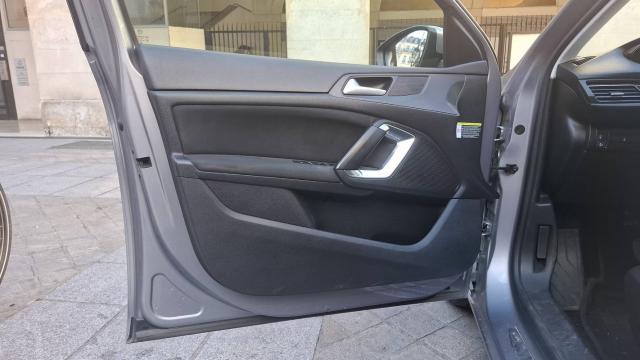 Peugeot 308 image 7