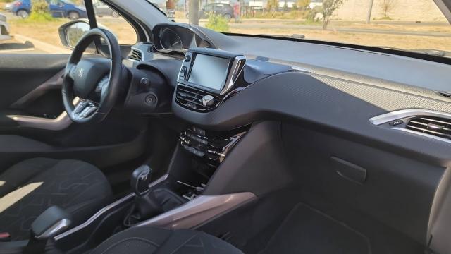 Peugeot 2008 image 3