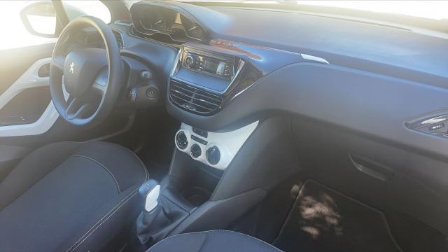 Peugeot 208 image 7