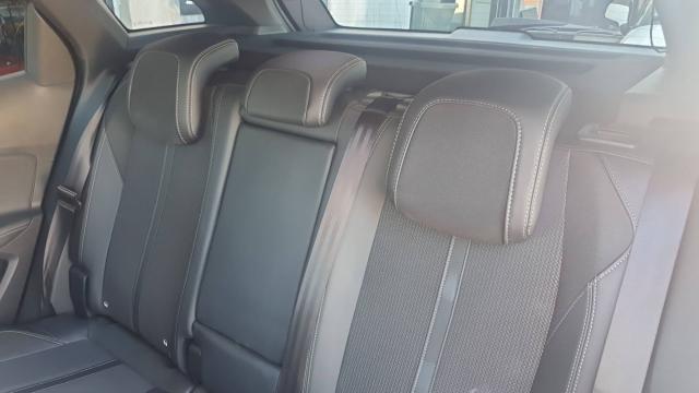 Peugeot 3008 image 2