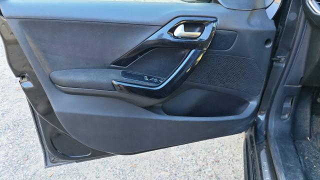 Peugeot 208 image 3