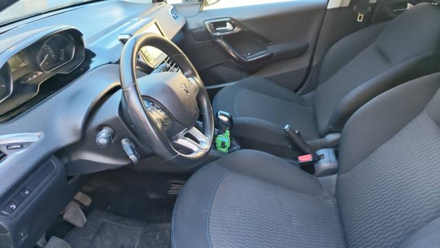 Peugeot 208 image 5