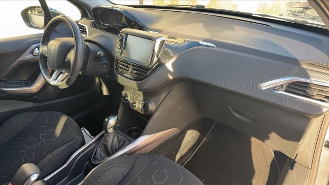 Peugeot 2008 image 9