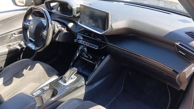 Peugeot 2008 image 1