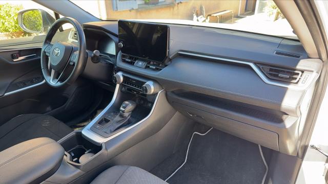 Toyota Rav4 image 2