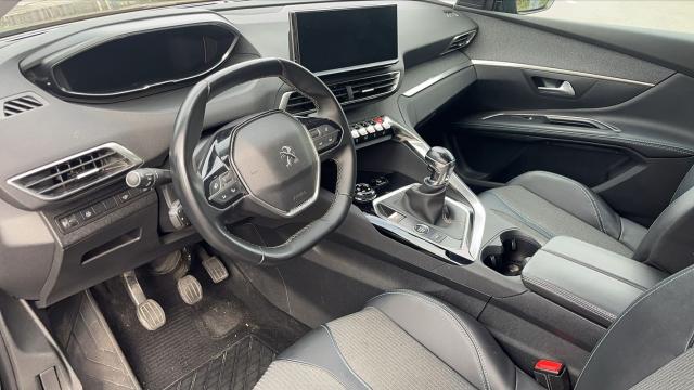 Peugeot 5008 image 2