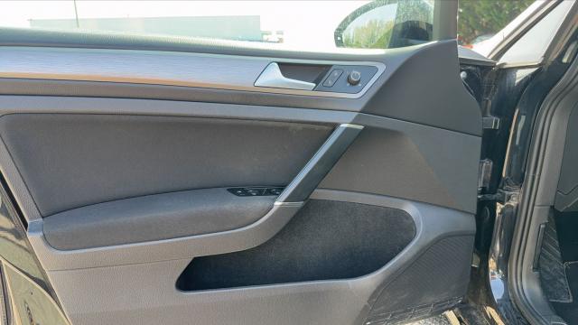 Volkswagen Golf Sw image 9