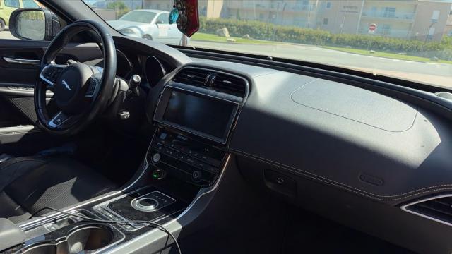 Jaguar Xe image 1