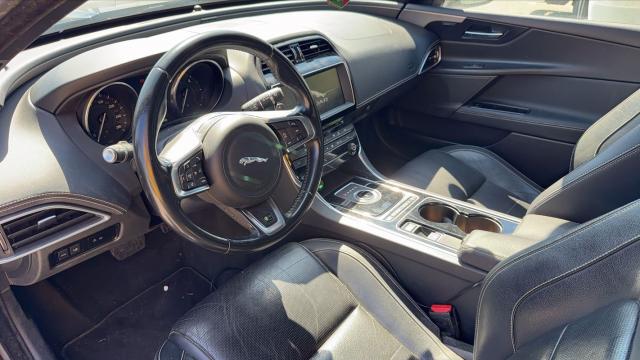 Jaguar Xe image 3