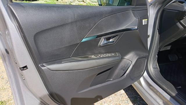 Peugeot E-208 image 1