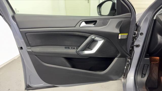 Peugeot 308 image 2