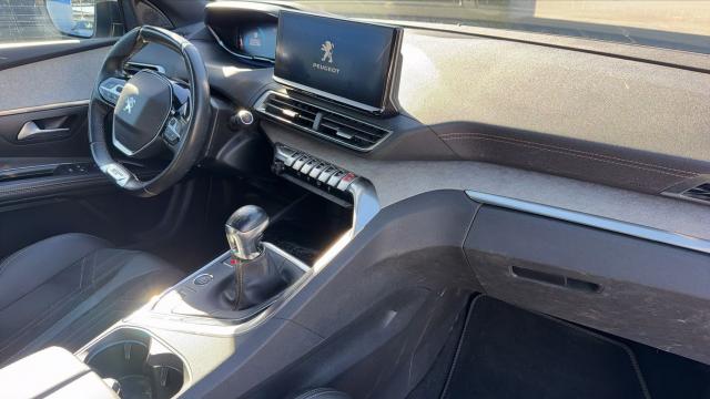 Peugeot 5008 image 2