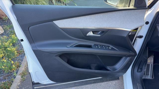 Peugeot 5008 image 9