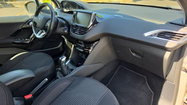 Peugeot 208 image 3