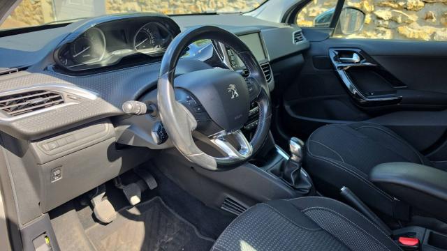 Peugeot 208 image 8