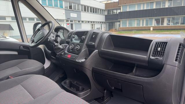 Opel Movano image 9