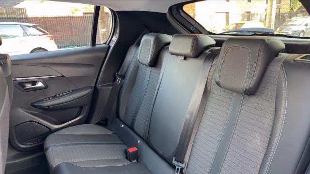 Peugeot 208 image 3
