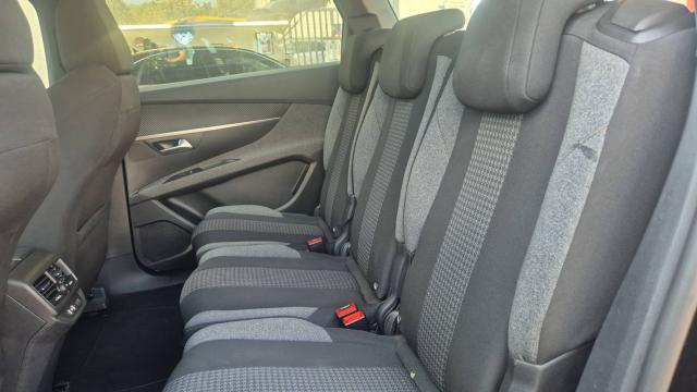 Peugeot 5008 image 1