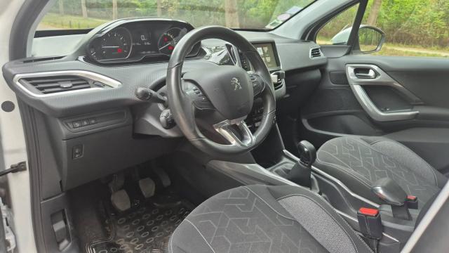 Peugeot 2008 image 2