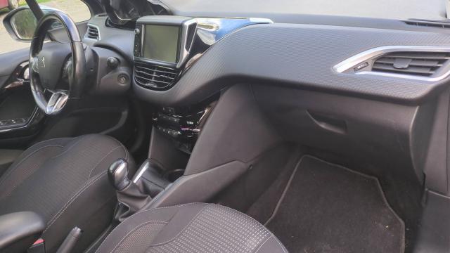 Peugeot 208 image 9