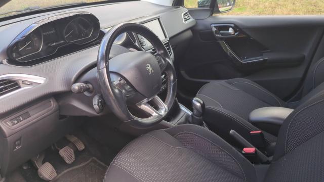 Peugeot 208 image 1