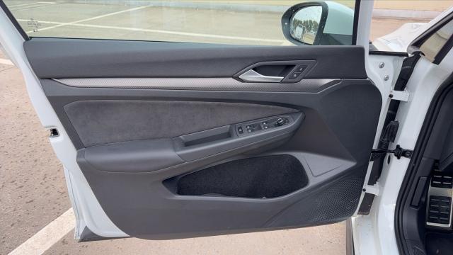 Volkswagen Golf image 8