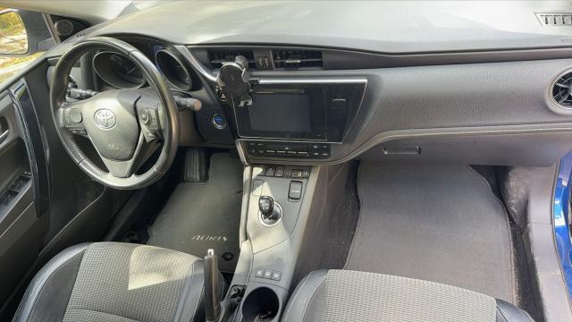 Toyota Auris image 2