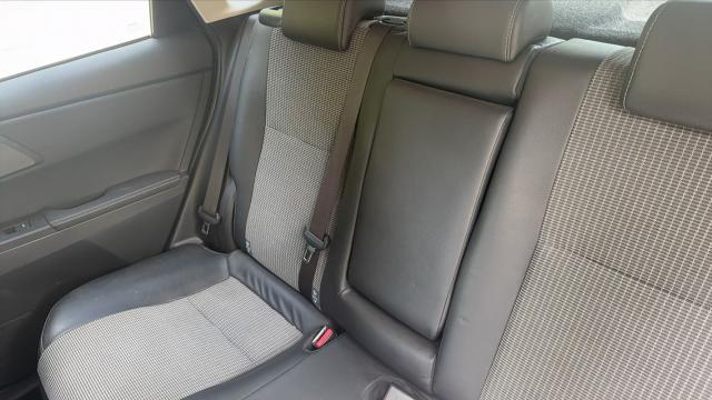 Toyota Auris image 6