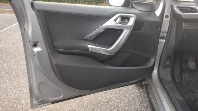 Peugeot 2008 image 7