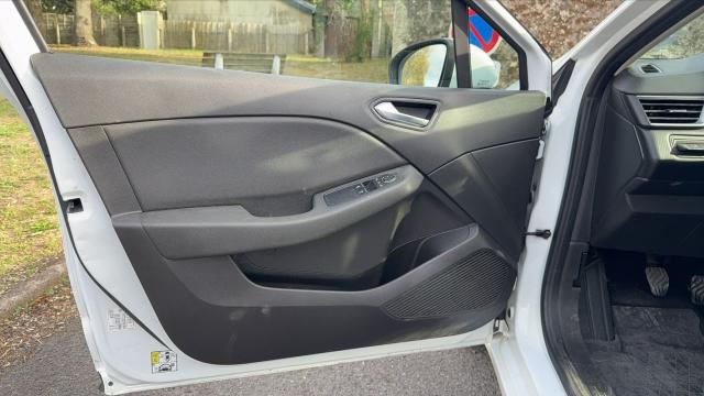 Renault Clio image 2