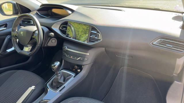 Peugeot 308 image 2