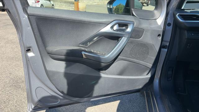 Peugeot 2008 image 7