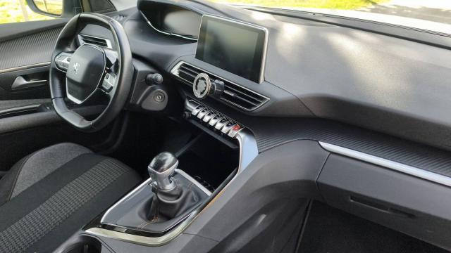 Peugeot 3008 image 2