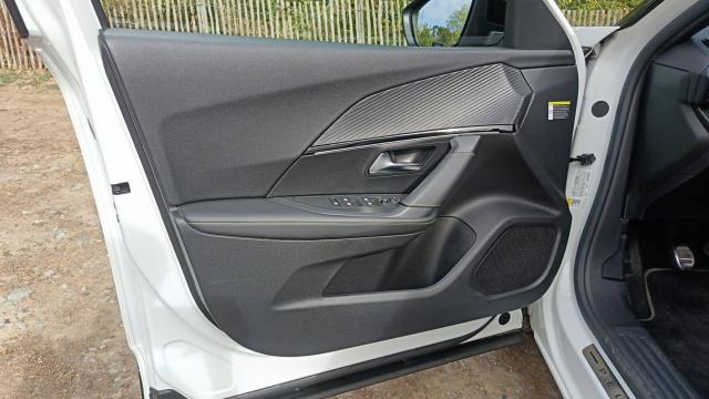 Peugeot 2008 image 9