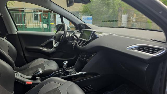 Peugeot 2008 image 3