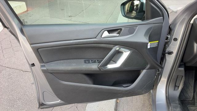 Peugeot 308 image 2